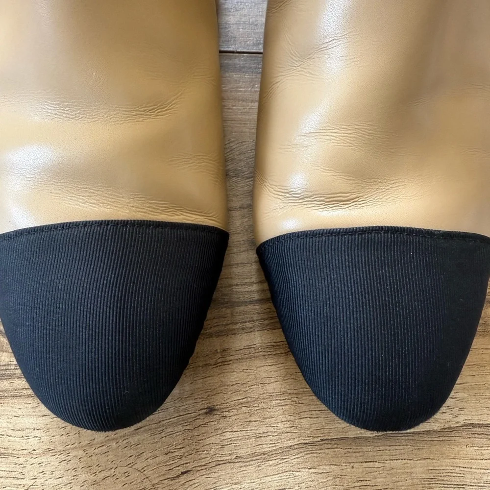 CHANEL fold-over flat ankle boots in lambskin leather - Picture 5 of 10